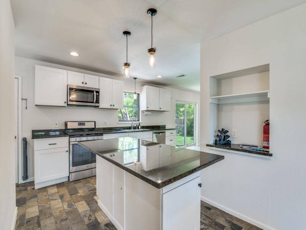 2315 Inadale Avenue, Dallas, TX 75228