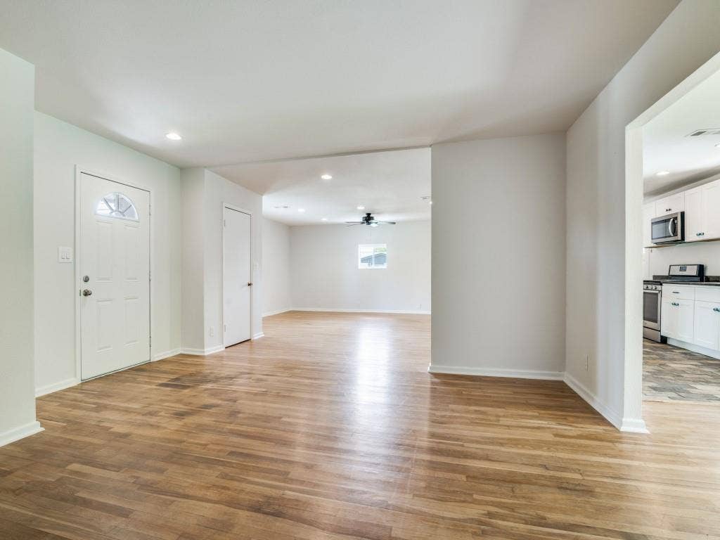 2315 Inadale Avenue, Dallas, TX 75228
