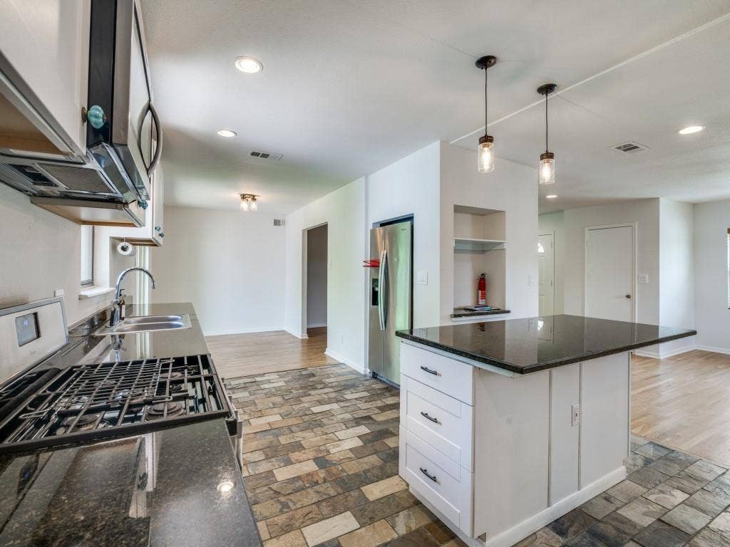 2315 Inadale Avenue, Dallas, TX 75228