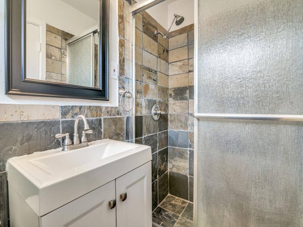 2315 Inadale Avenue, Dallas, TX 75228