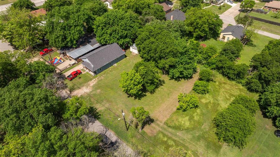 Property photo for 400 E Freeman Street, Ennis, TX