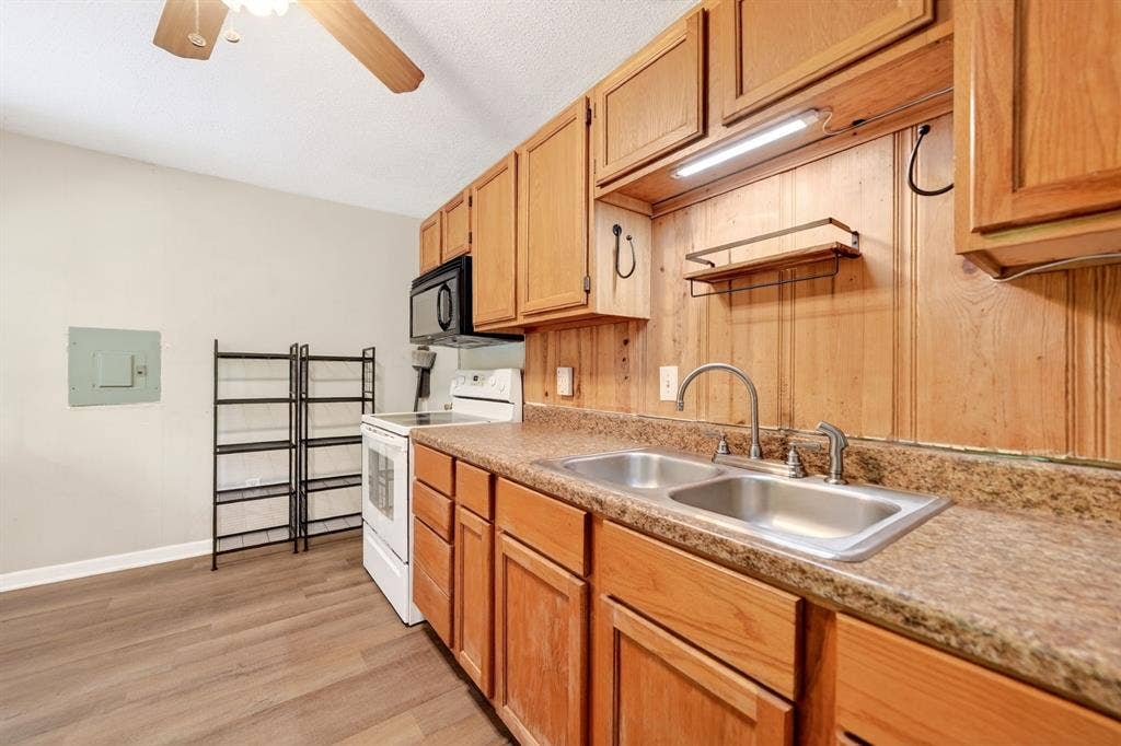 7115 Brokenbow Drive, Mabank, TX 75156