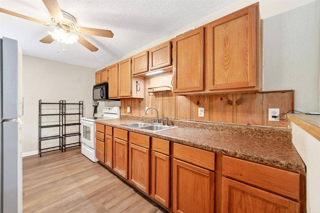 7115 Brokenbow Drive, Mabank, TX 75156