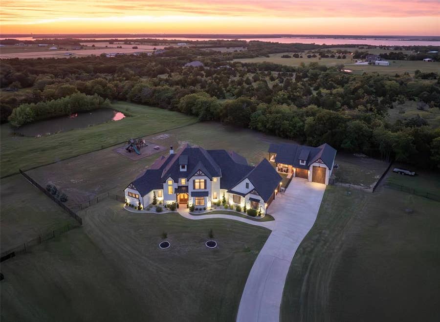 Property photo for 2900 Deer Run Trail, Farmersville, TX