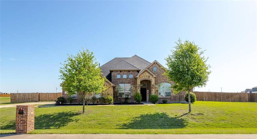 Property photo for 1130 Yukon Boulevard, Waxahachie, TX
