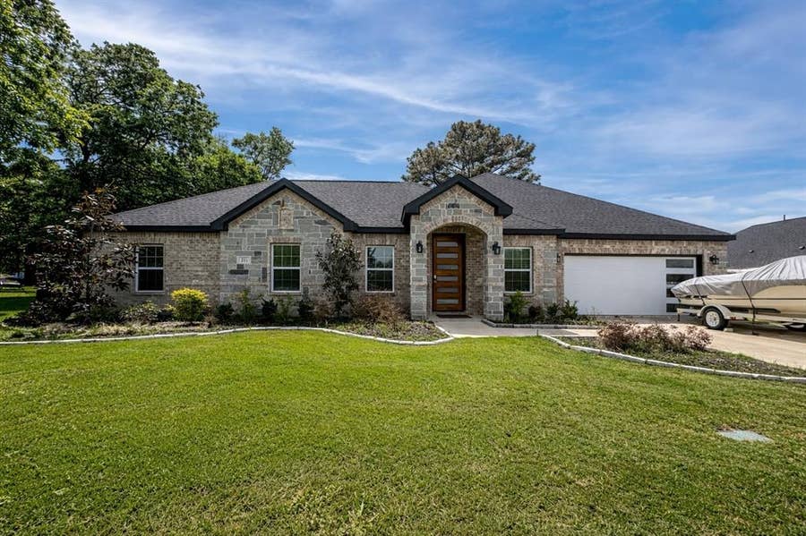 Property photo for 211 Kelly Lane, Seven Points, TX