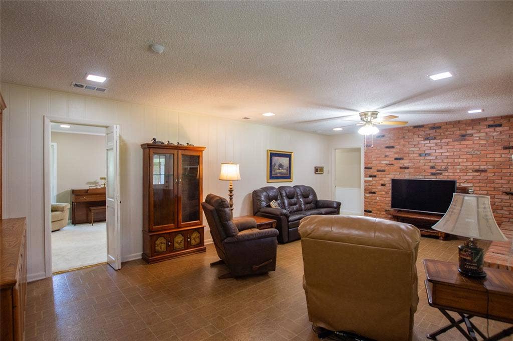 22831 Hickory Lane, Bullard, TX 75757 22831 Hickory Lane, Bullard, TX 75757