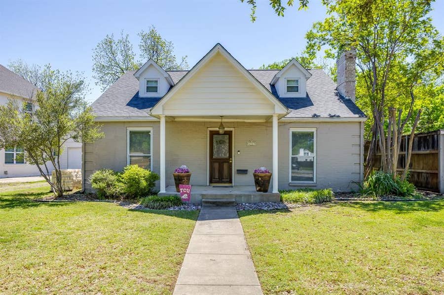 Property photo for 2809 Benbrook Boulevard, Fort Worth, TX