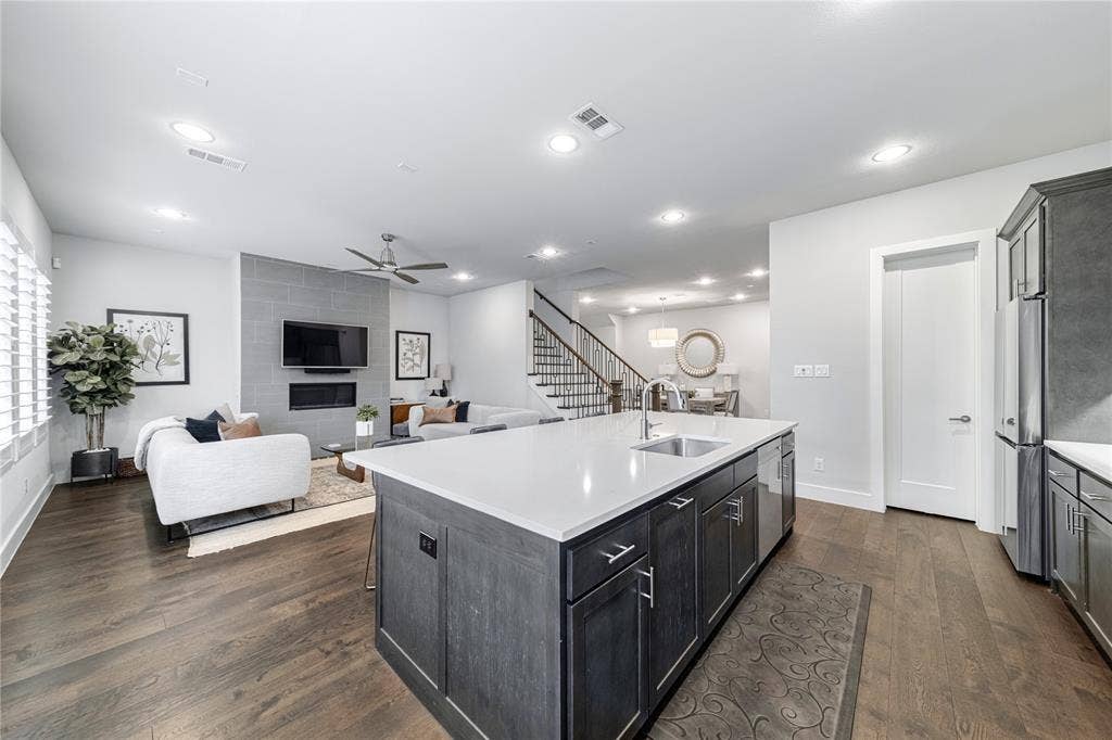 4107 Entrada Way, Dallas, TX 75219 4107 Entrada Way, Dallas, TX 75219