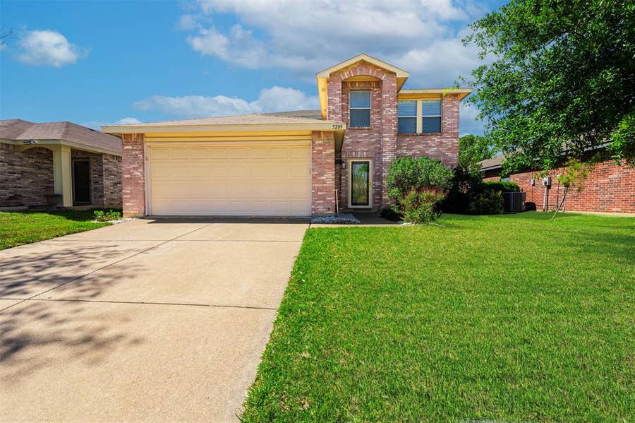 Property photo for 5209 Prestwick Drive, Fort Worth, TX