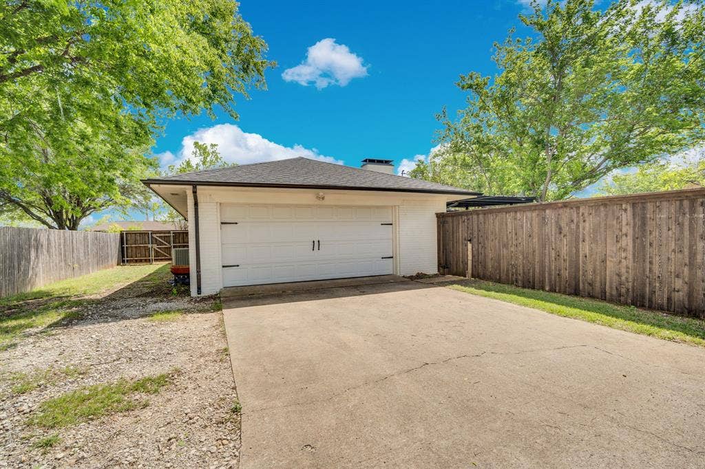 106 Hillcrest Drive, Midlothian, TX 76065 rear entry garage right off the alley entry.
