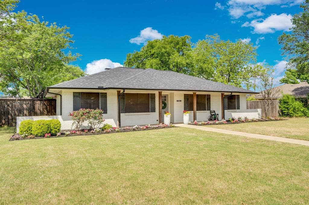 106 Hillcrest Drive, Midlothian, TX 76065 Gorgeous Front view of home with upgraded landscaping