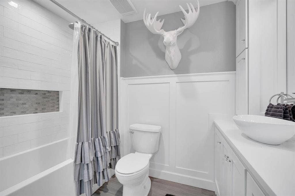 106 Hillcrest Drive, Midlothian, TX 76065 Primary bath with french doors, updated finishes and paint!