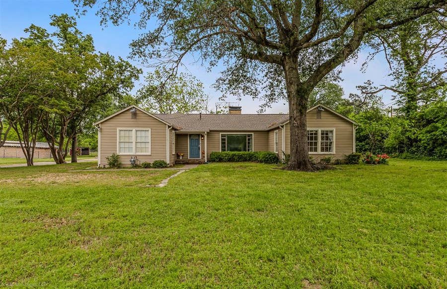Property photo for 914 Griffith Avenue, Terrell, TX