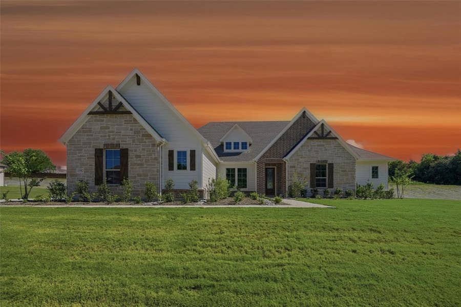 Property photo for 1002 Perrin Lane, Van Alstyne, TX