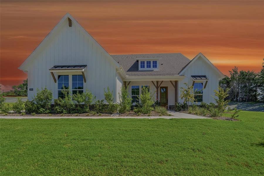 Property photo for 1004 Perrin Lane, Van Alstyne, TX
