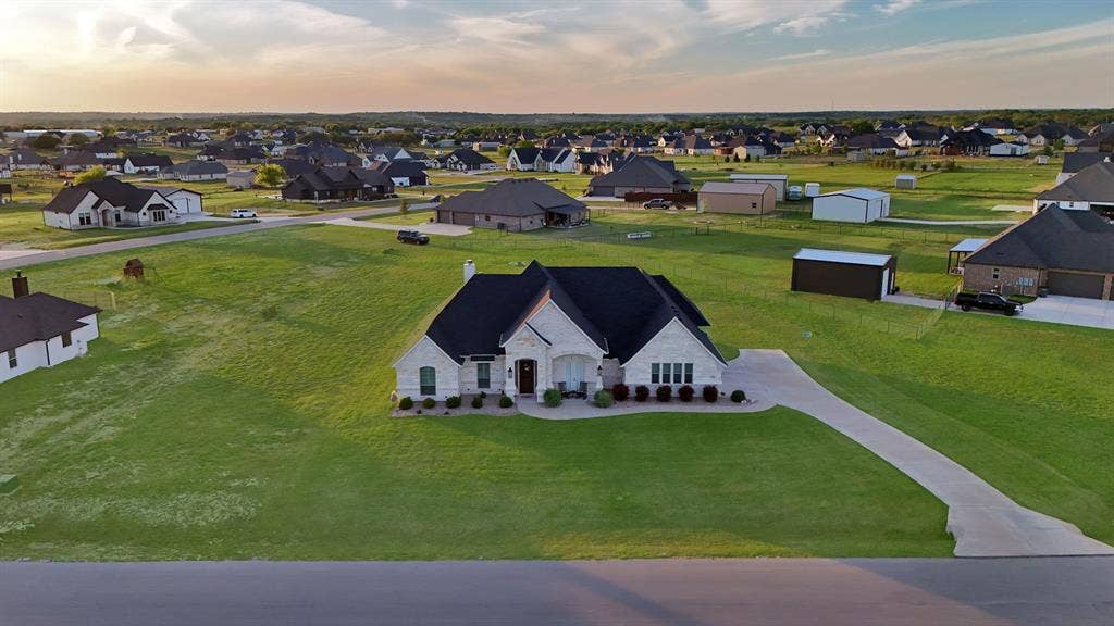 3076 Infinity Drive, Weatherford, TX 76087 3076 Infinity Drive, Weatherford, TX 76087