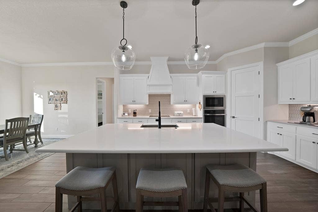 3076 Infinity Drive, Weatherford, TX 76087 3076 Infinity Drive, Weatherford, TX 76087