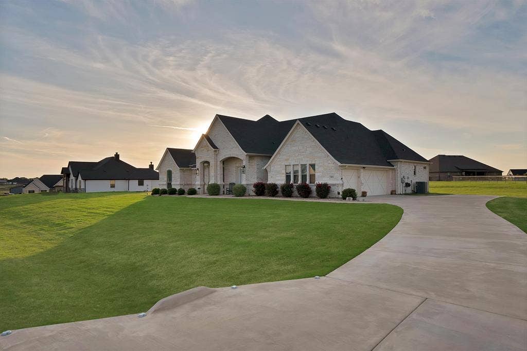 3076 Infinity Drive, Weatherford, TX 76087 3076 Infinity Drive, Weatherford, TX 76087