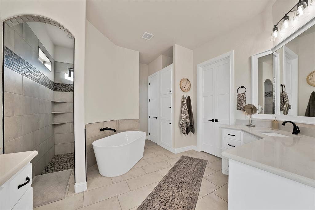 3076 Infinity Drive, Weatherford, TX 76087 3076 Infinity Drive, Weatherford, TX 76087