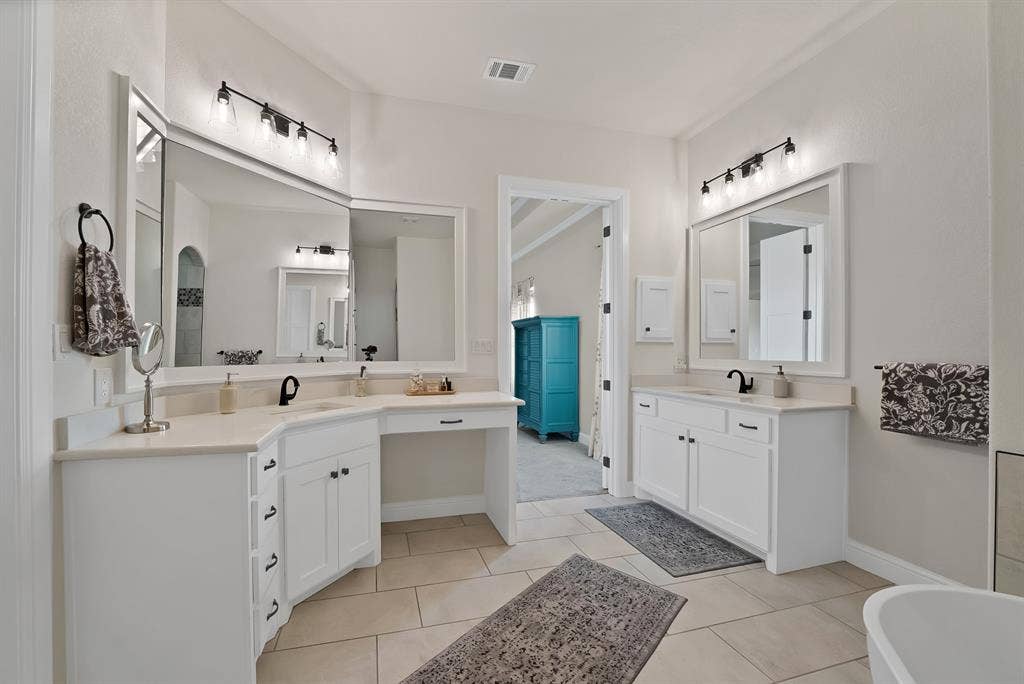 3076 Infinity Drive, Weatherford, TX 76087 3076 Infinity Drive, Weatherford, TX 76087