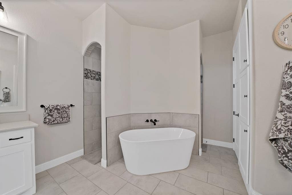 3076 Infinity Drive, Weatherford, TX 76087 3076 Infinity Drive, Weatherford, TX 76087