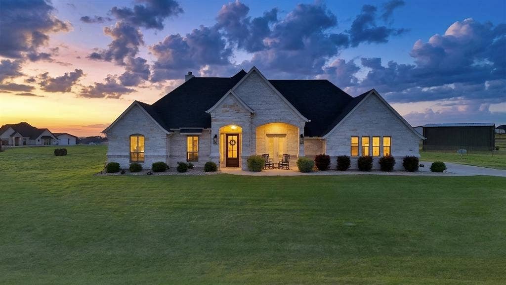 3076 Infinity Drive, Weatherford, TX 76087 3076 Infinity Drive, Weatherford, TX 76087