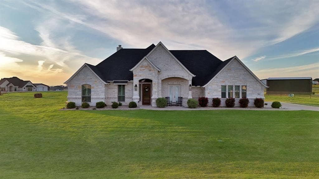 3076 Infinity Drive, Weatherford, TX 76087 3076 Infinity Drive, Weatherford, TX 76087