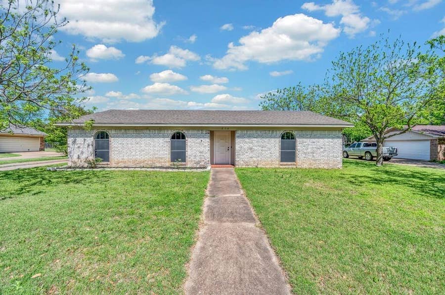 Property photo for 216 Texas Avenue, Hewitt, TX