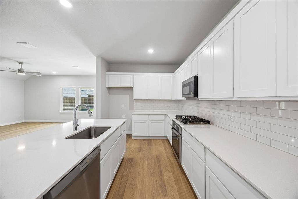 1448 Companero Street, Haslet, TX 76052 Kitchen in the Oscar home plan by Trophy Signature Homes – REPRESENTATIVE PHOTO