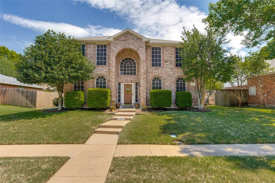 Property photo for 913 Aylesbury Drive, Allen, TX