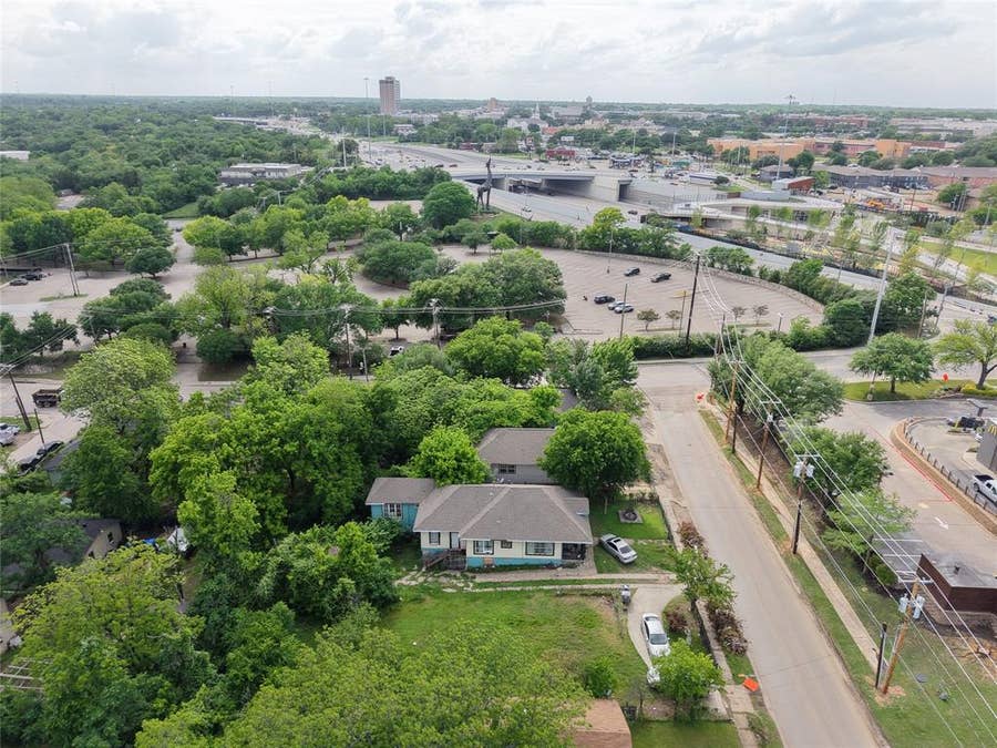 Property photo for 814 E 12th Street, Dallas, TX