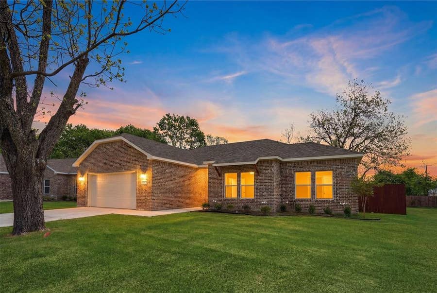 Property photo for 1019 Holiday Drive, Sherman, TX