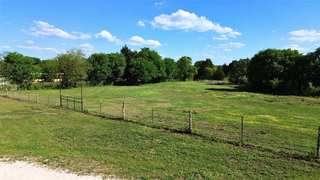 1542 W Reindeer Road, Lancaster, TX 75146