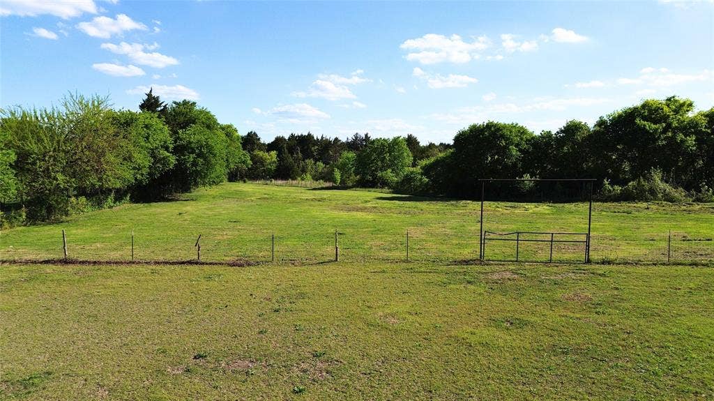 1542 W Reindeer Road, Lancaster, TX 75146