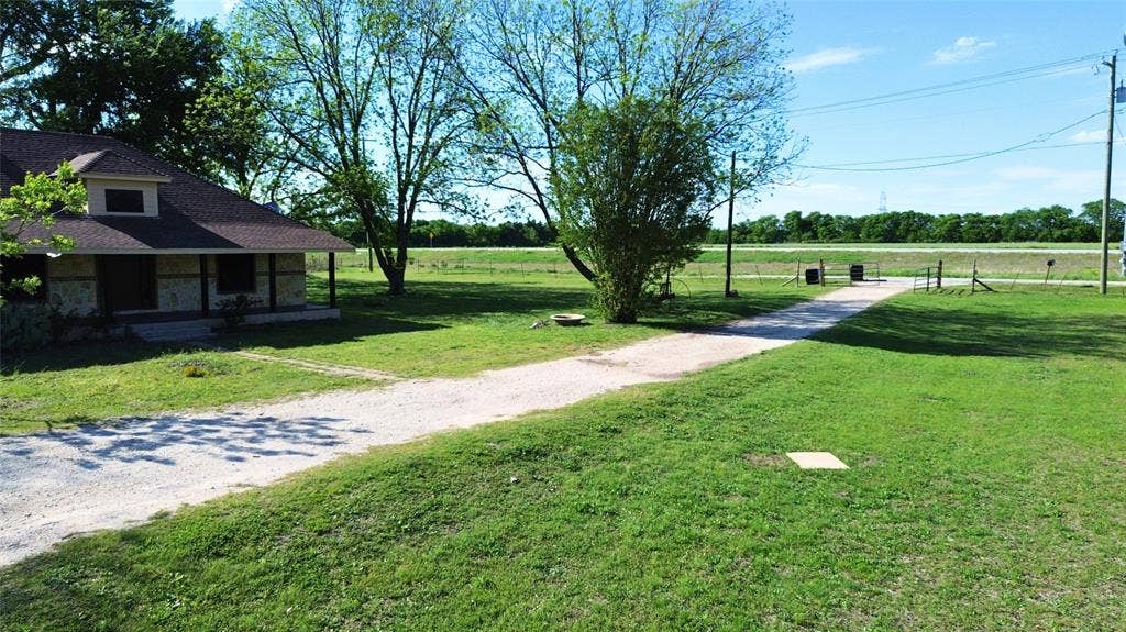 1542 W Reindeer Road, Lancaster, TX 75146