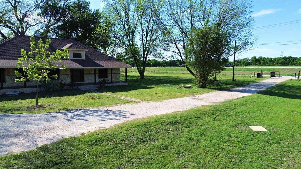 1542 W Reindeer Road, Lancaster, TX 75146