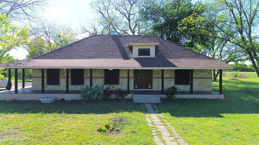 1542 W Reindeer Road, Lancaster, TX 75146