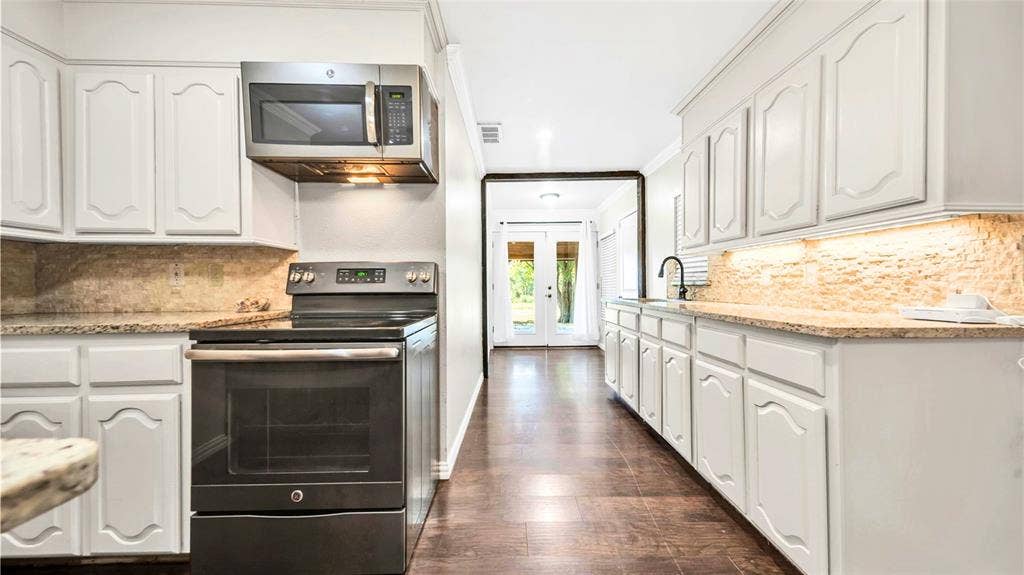1542 W Reindeer Road, Lancaster, TX 75146