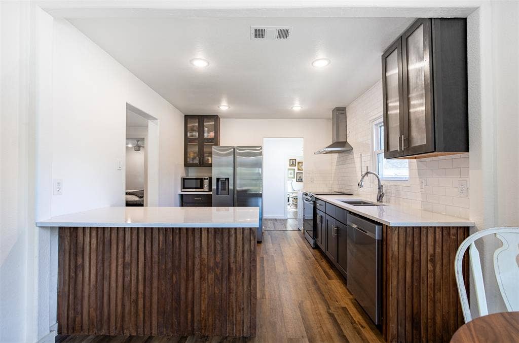 1239 Whitaker Avenue, Dallas, TX 75216