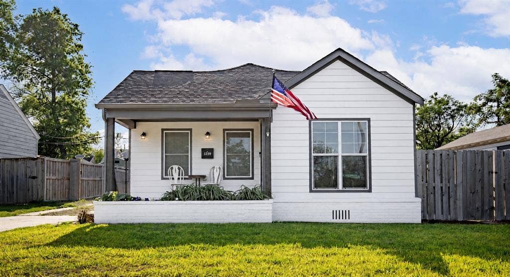 1239 Whitaker Avenue, Dallas, TX 75216