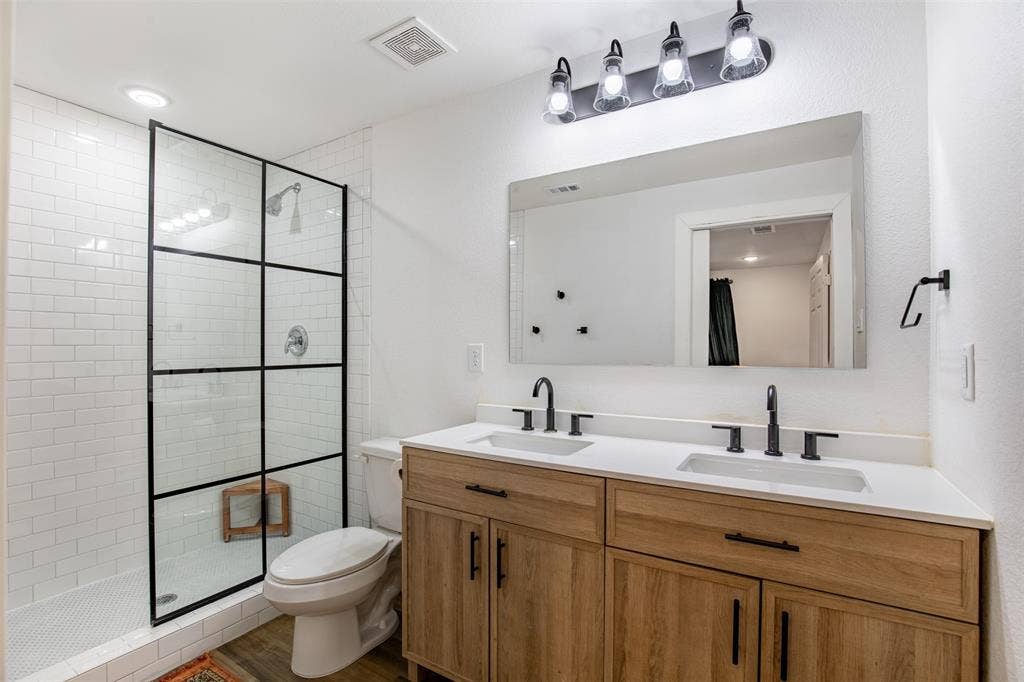 1239 Whitaker Avenue, Dallas, TX 75216