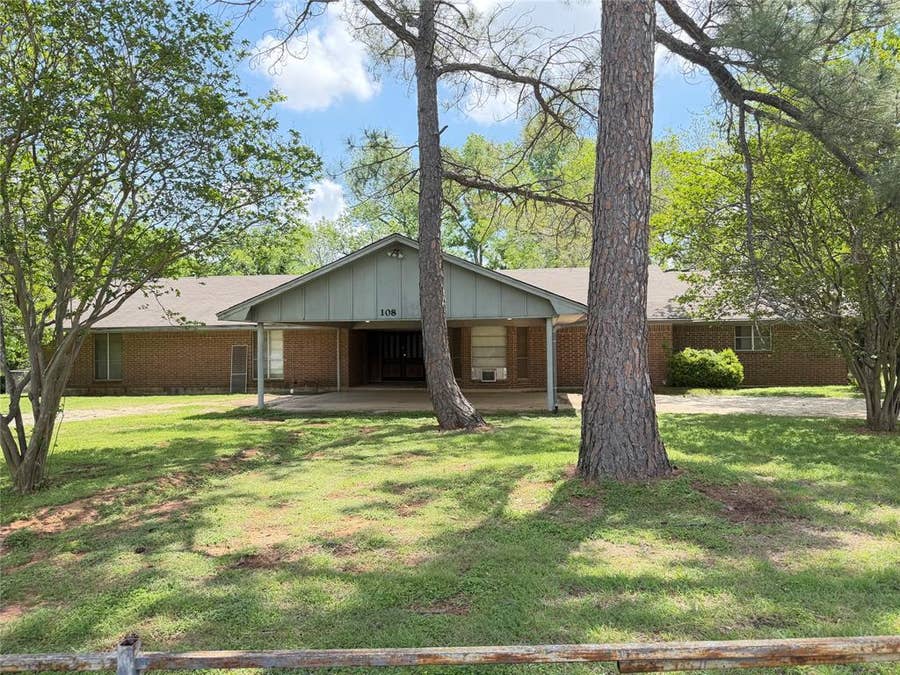 Property photo for 108 W Ward Drive, Robinson, TX