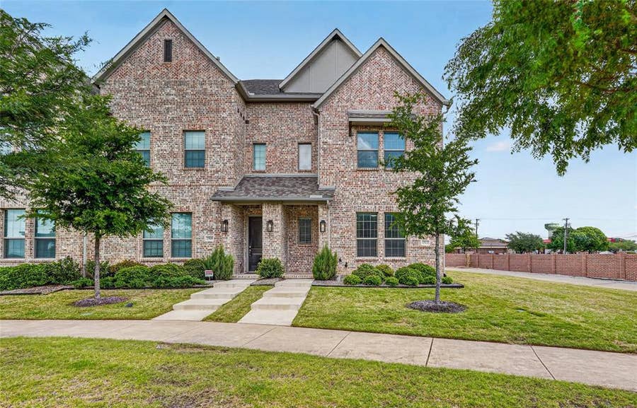 Property photo for 1511 Perrin Lane, Farmers Branch, TX