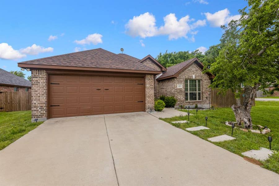 Property photo for 107 Virginia Drive, Palmer, TX