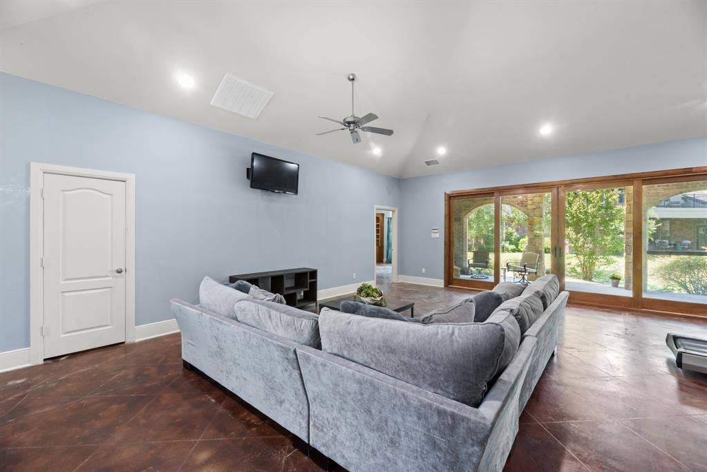 137 Bluff Creek Road, Weatherford, TX 76087 Guest House