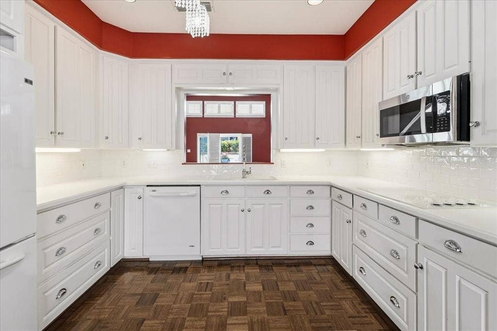 22 One Main Place, Benbrook, TX 76126 22 One Main Place, Benbrook, TX 76126
