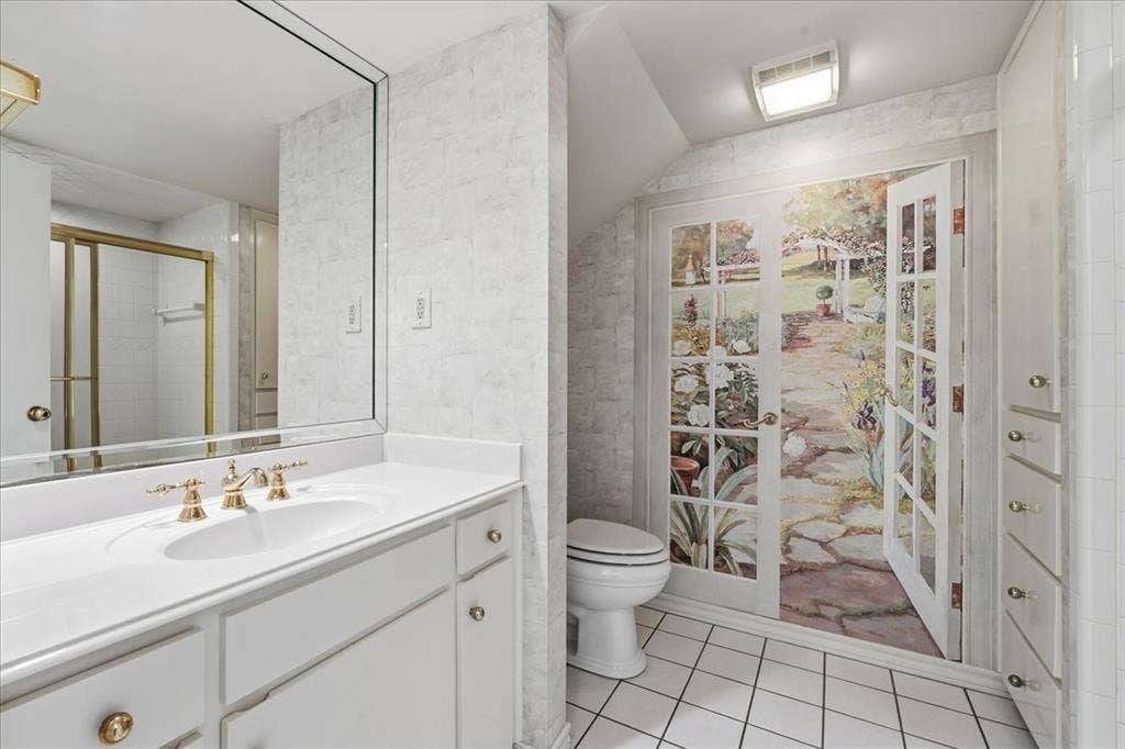 22 One Main Place, Benbrook, TX 76126 22 One Main Place, Benbrook, TX 76126