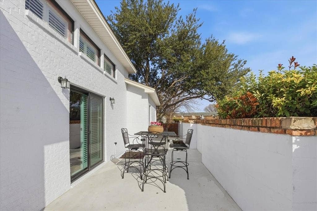 22 One Main Place, Benbrook, TX 76126 22 One Main Place, Benbrook, TX 76126