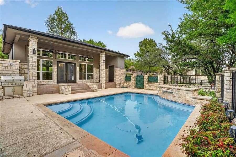Property photo for 9704 Ravenswood Road, Granbury, TX